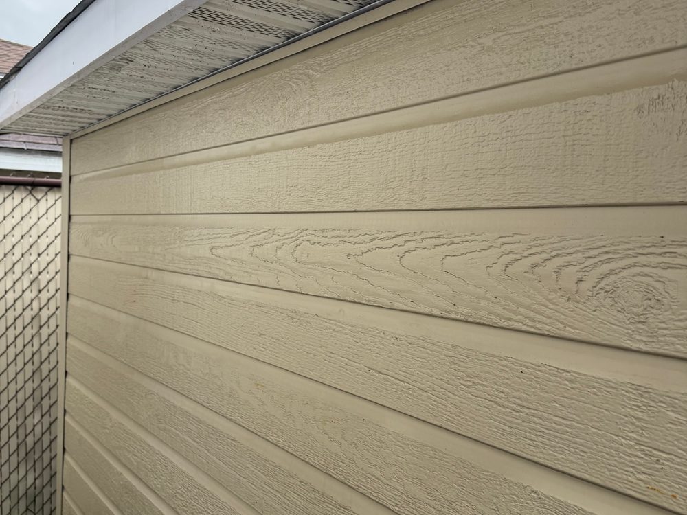 Revêtement de cabanon beige propre après lavage basse pression — Alix Services